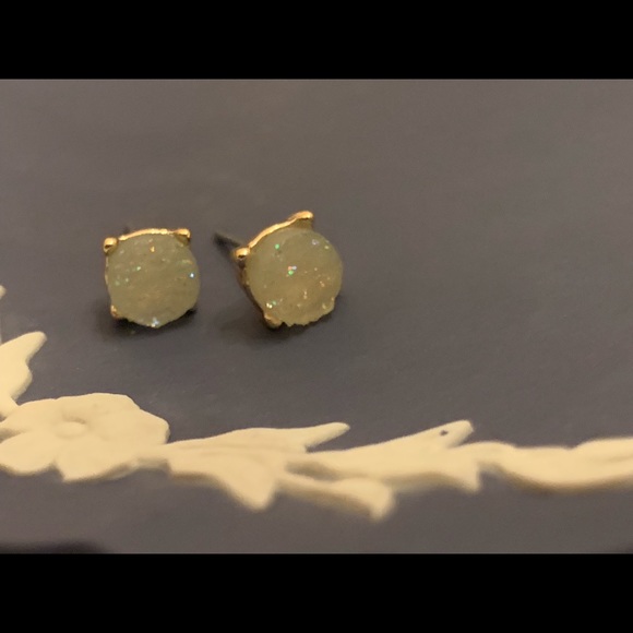NWOT Sparkling Opalescent Earring Studs - Picture 4 of 7